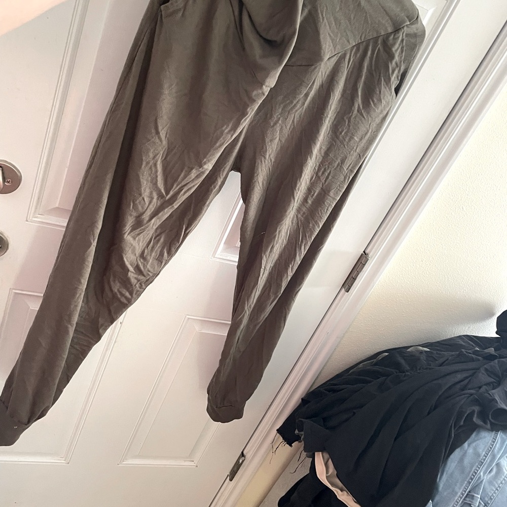 Olive green joggers with no band panel